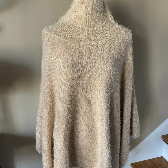 Anthropologie Lara Eyelash Poncho - Picture 3 of 8